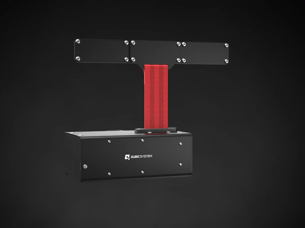 QS-BT3: the unit with its single red belt running up to the plate that takes both shoulder straps
